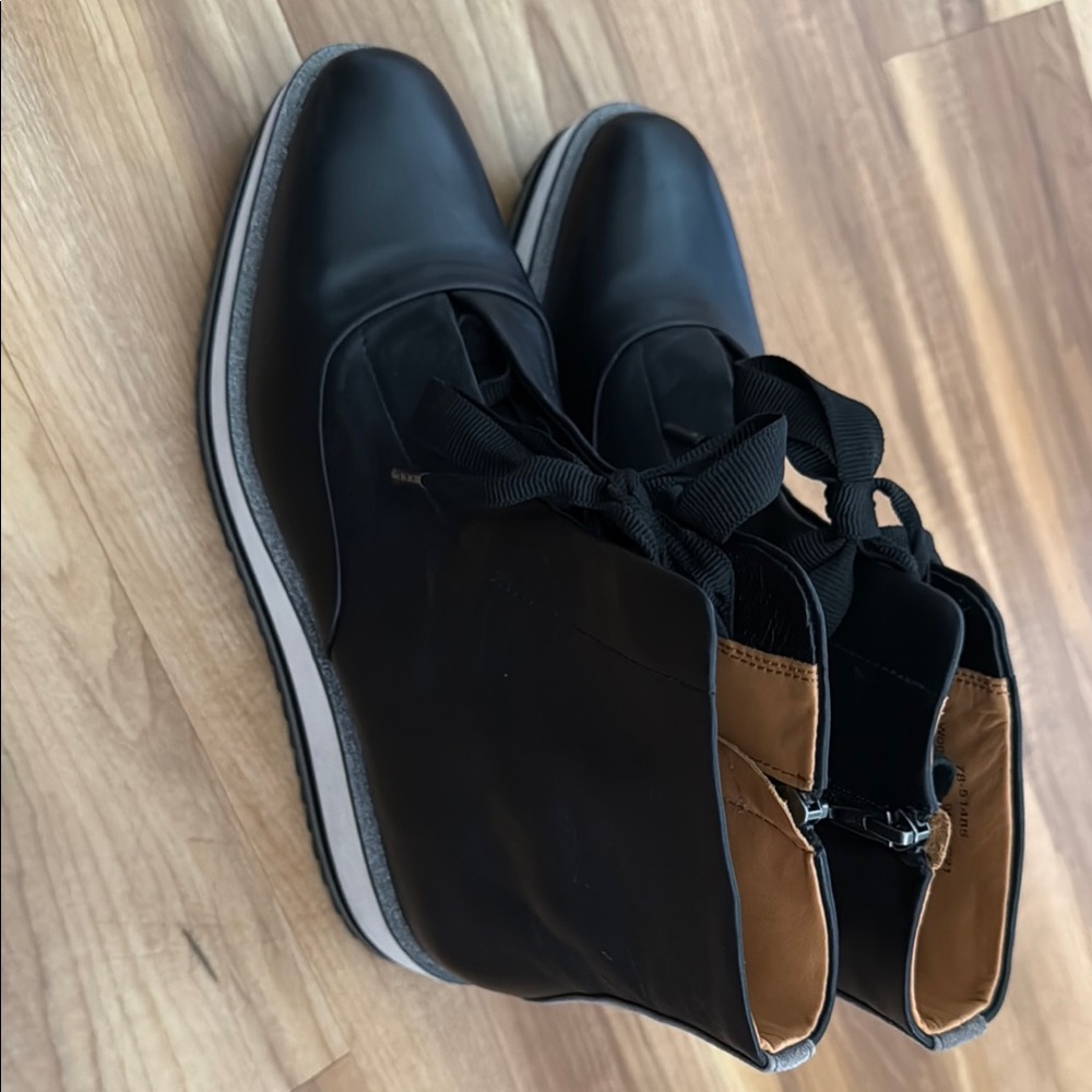Woman’s Black Leather Shoes